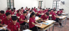 Các em học sinh ôn tập chuẩn bị cho kì thi kết thúc năm học 2020 - 2021 và kì thi tốt nghiệp THPT 2021